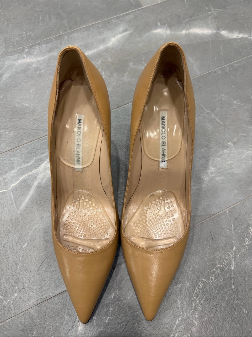 Manolo Blahnik Caramel Tan Leather Pointed Pumps